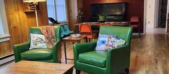 The Woodshed - charming 3 bdrm/1 bath bungalow in Enterprise