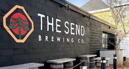 Peaceful & minutes from the Old Port with private parking