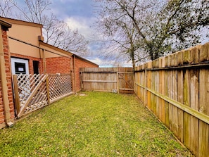 Property grounds - Dream Home!Bright & Spacious 2 Bedroom Bungalow-Garage-Huge Park-Medical Centers (Houston)