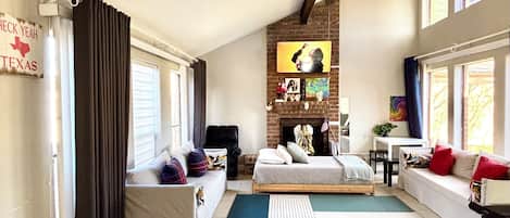 Smart-TV, bøker og PC-skjermer