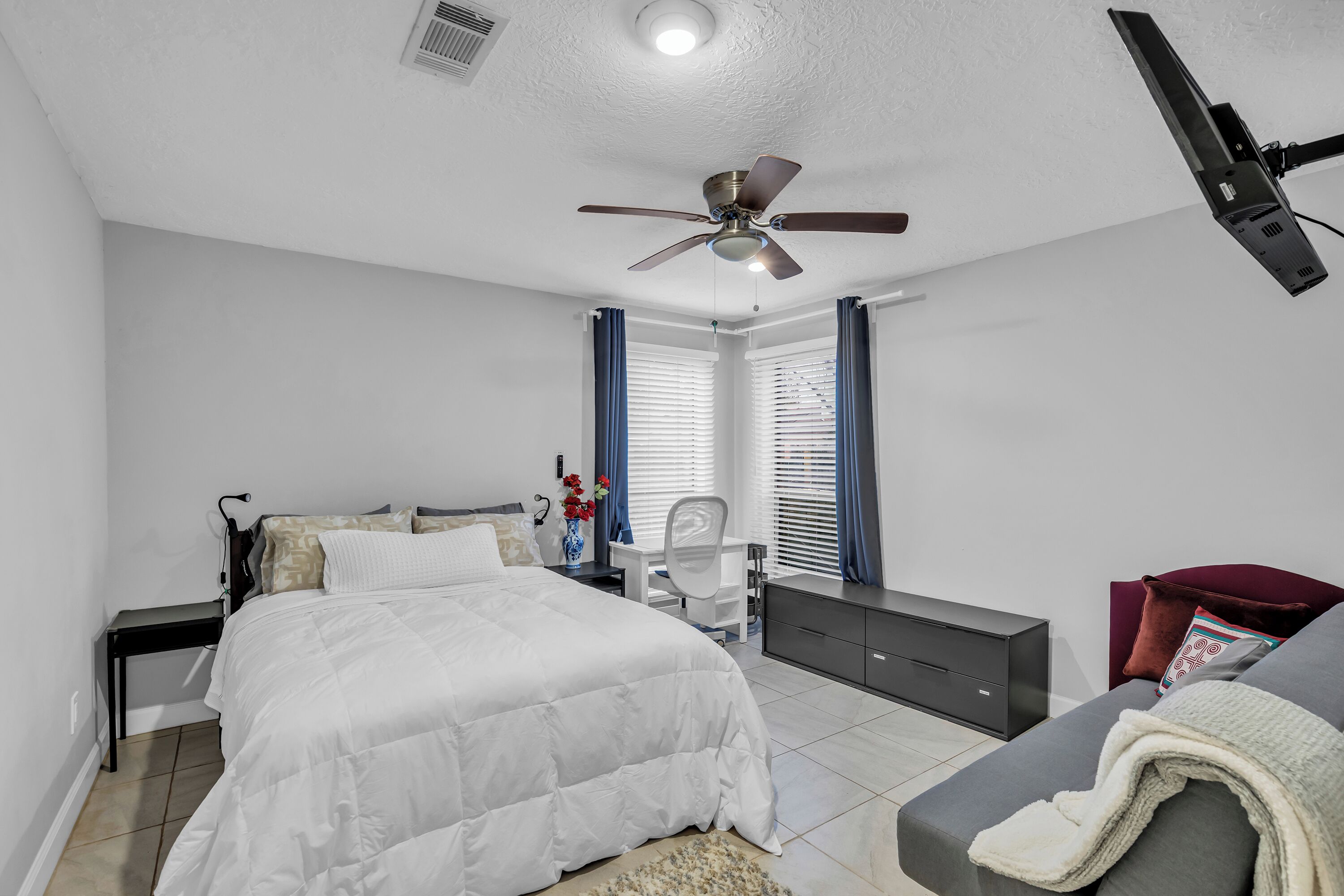 1 chambre, bureau, fer et planche à repasser, accès au Wi-Fi (inclus)
