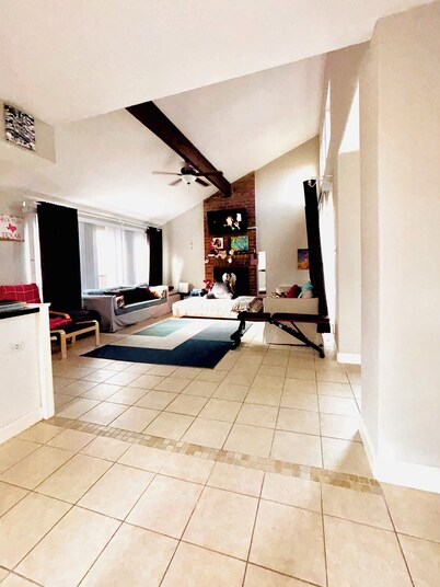 Bright Cozy Home Getaway + 2bedroom+sleep 6 + 2 private patios+ next to the park