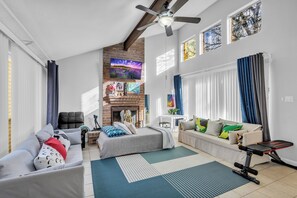 Smart-TV, Bücher, Computerbildschirme