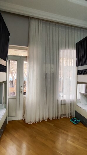 5 bedrooms, iron/ironing board, WiFi, bed sheets - TRAVELER HUB HOSTEL (Bakı)