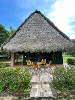 Deluxe House, Patio, River View | Free WiFi, bed sheets