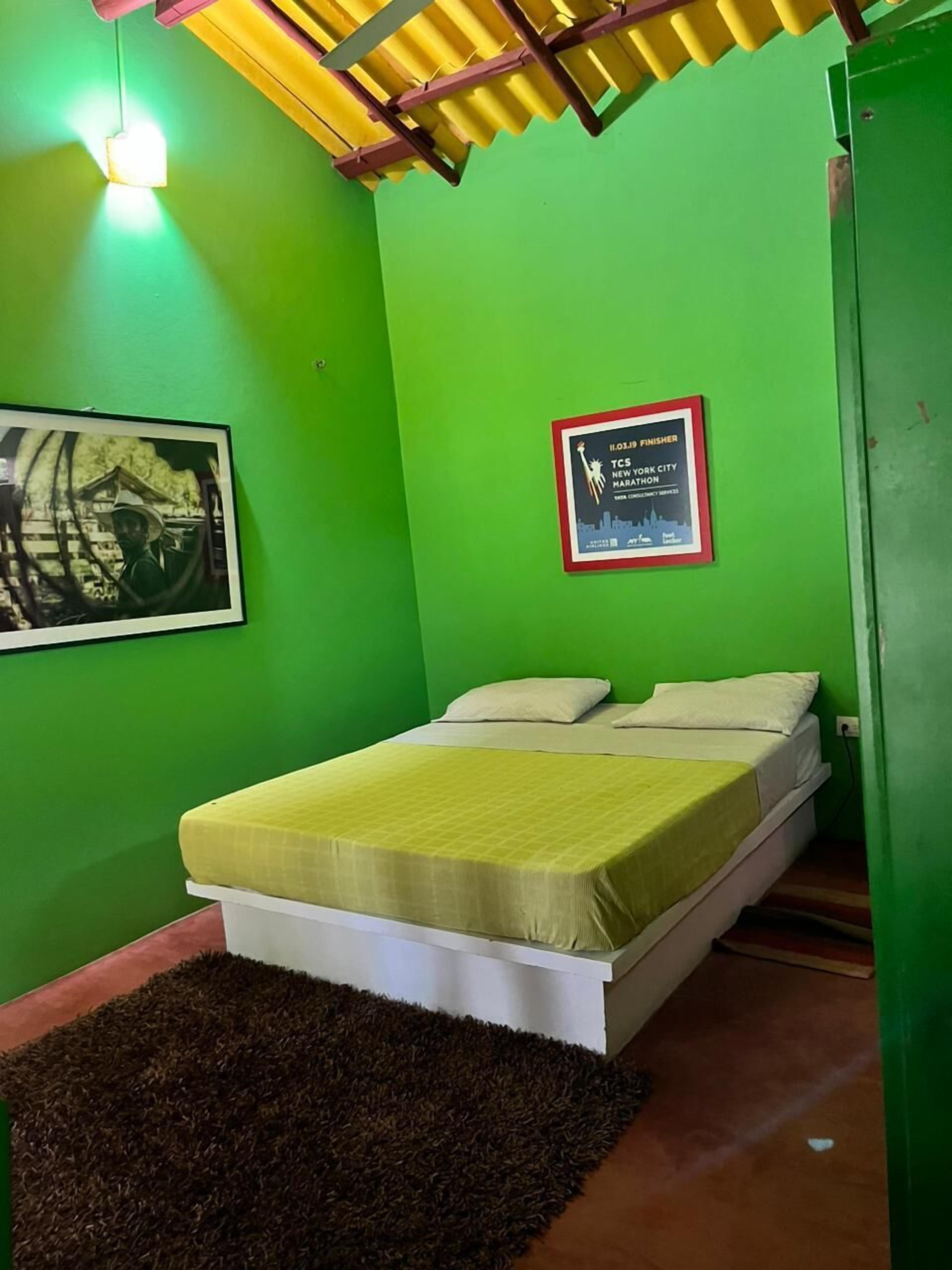 Wifi gratis y ropa de cama 