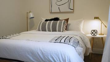 1 habitación, escritorio, tabla de planchar con plancha y wifi