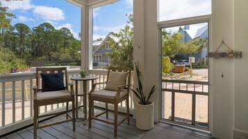 House, Multiple Beds, Patio, Garden View (The Cake Cottage) | Interior