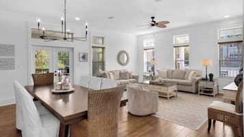 House, Multiple Beds, Patio, Garden View (The Cake Cottage) | Dining