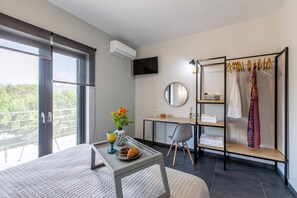 6 bedrooms, free WiFi, bed sheets