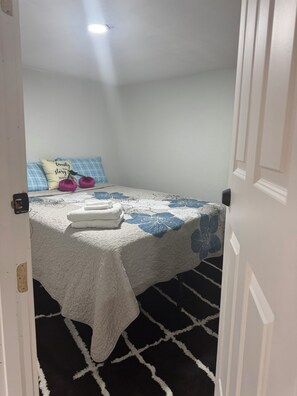 1 bedroom, desk, free WiFi, bed sheets