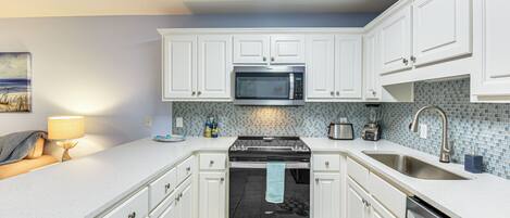 Fridge, microwave, stovetop, dishwasher