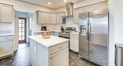 Walk to Eats: Midtown Memphis Home w/ Patio!