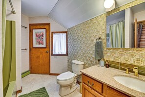 Towels - Near Canandaigua Lake: Retro Cabin w/ Deck & Views (Naples)