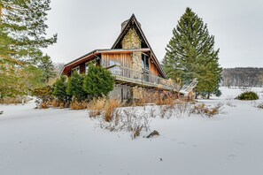 Exterior - Near Canandaigua Lake: Retro Cabin w/ Deck & Views (Naples)