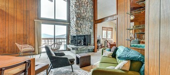 Near Canandaigua Lake: Retro Cabin w/ Deck & Views