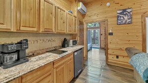 Coffee/tea maker, fridge, microwave, stovetop - Pam's Treehouse Cabin #2-Your wonderful treehouse getaway...right on a creek! (Hot Springs)