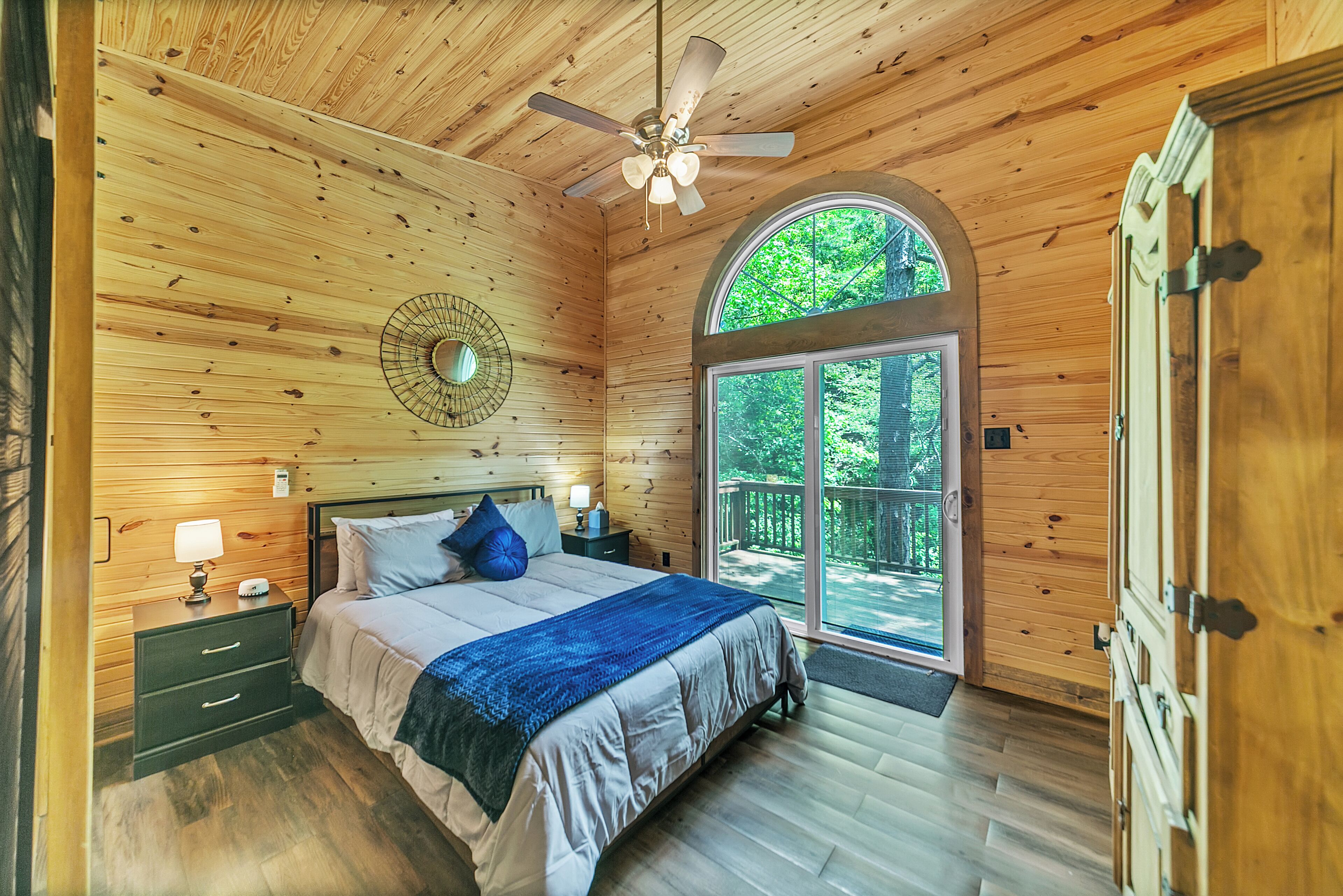 1 habitación, tabla de planchar con plancha, wifi gratis y ropa de cama 