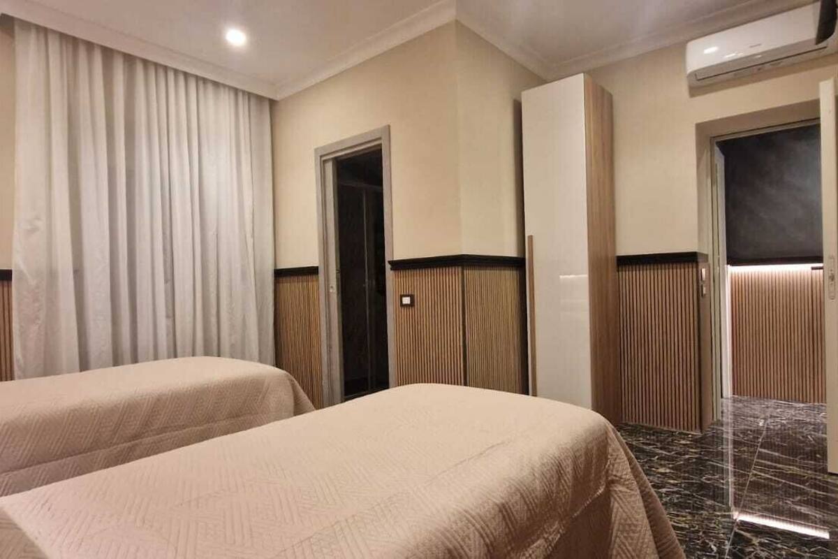 Double Room, 2 Twin Beds | Desk, WiFi (free)