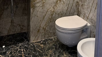 Double Room, 2 Twin Beds | Bathroom | Shower, hair dryer, towels, soap