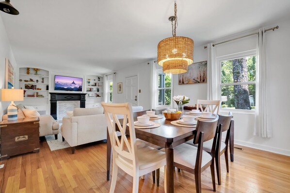 Dining - Charming 3/2 Midtown Home. Minutes from FSU. Fenced Backyard. Pet-Friendly. (Tallahassee)