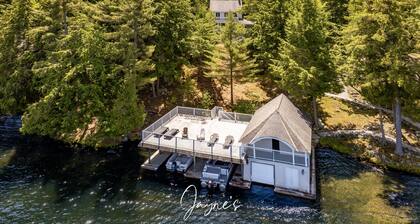 7 bed 4 bath cottage with 300ft waterfront on Lake Rosseau