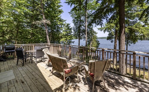 7 bed 4 bath cottage with 300ft waterfront on Lake Rosseau