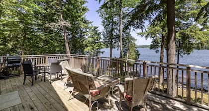 7 bed 4 bath cottage with 300ft waterfront on Lake Rosseau