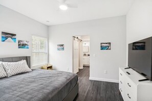 3 bedrooms, iron/ironing board, travel crib, free WiFi