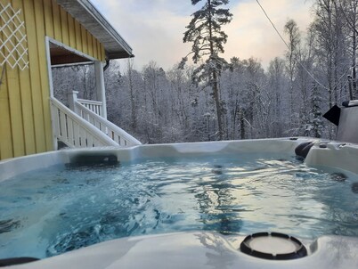 private wellness house med private outside jacuzzi, sauna, massagechair and gym