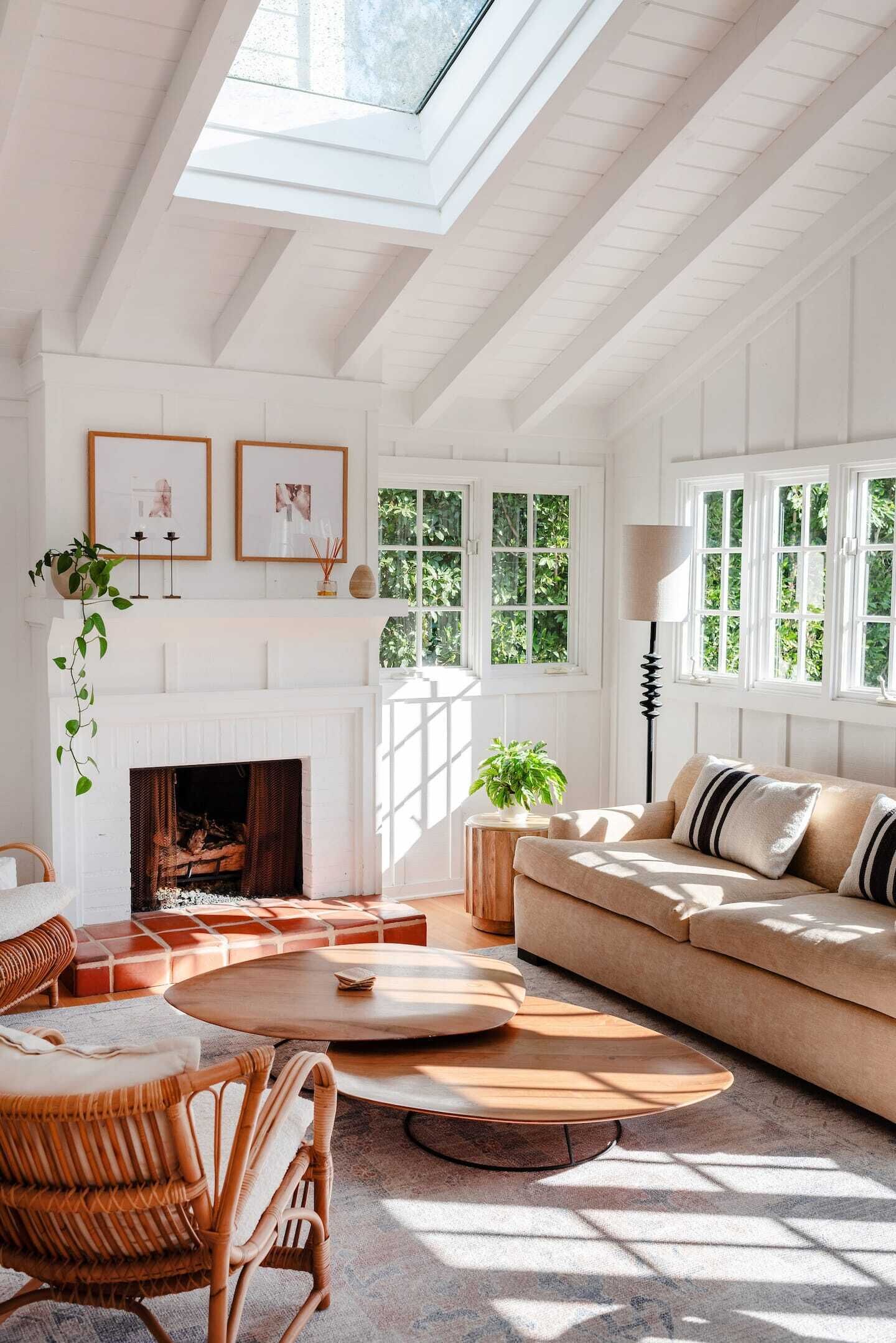 TV connectée, cheminée, espaces bureaux