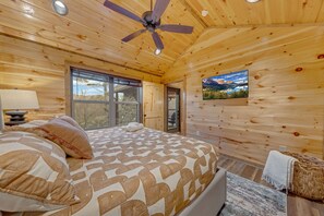 5 bedrooms, iron/ironing board, travel crib, WiFi - Spacious 5-bedroom cabin in marvelous Pigeon Forge with AC, WiFi (Pigeon Forge)