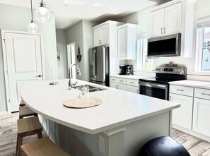 Fridge, microwave, oven, stovetop - KeyEscape Getaway Perdido Key FL
Townhouse 
2 bedrooms - 2.5 bathrooms (Pensacola)