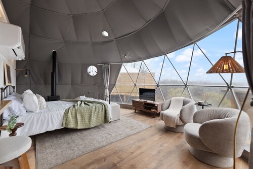 "Cardinal Crest" - Overlook Dome 002 in RRG