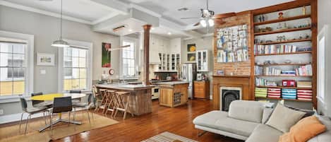 TV, fireplace, stereo