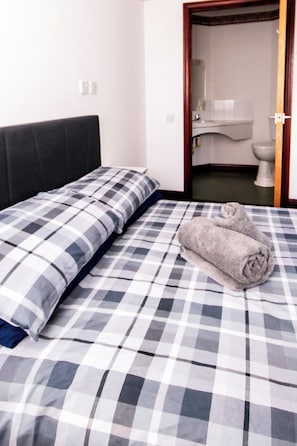 1 chambre, fer et planche Ă repasser, Wi-Fi, draps fournis