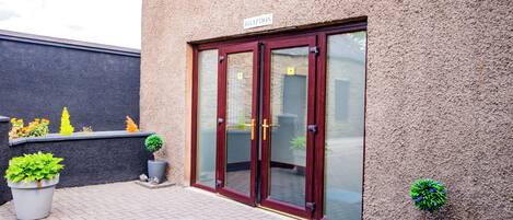 تفاصيل الفندق من الخارج