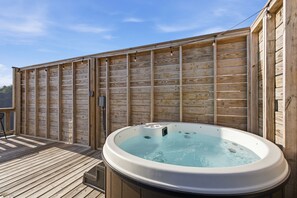 Bain à remous extérieur