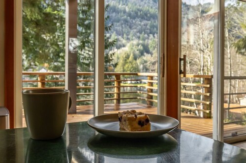 Cozy Lakeside Cabin w/ Dock & Stunning Views