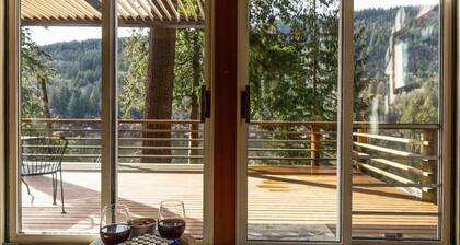 Cozy Lakeside Cabin w/ Dock & Stunning Views