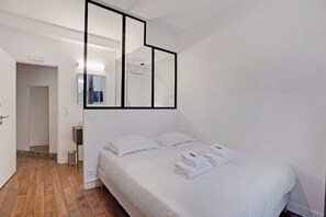 2 bedrooms, laptop workspace, bed sheets - Duplex Loft Montmartre -18th (Paris)