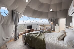 1 bedroom, iron/ironing board, WiFi, bed sheets - "Sunrise Summit" - Overlook Dome 004 in RRG (Stanton)