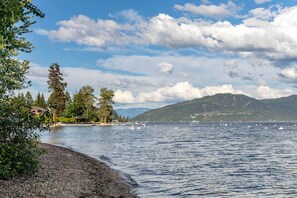 Beach nearby - Best Family Vacation Rental in Shuswap (Scotch Creek)