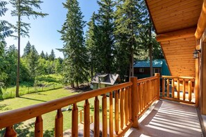 Property grounds - Best Family Vacation Rental in Shuswap (Scotch Creek)