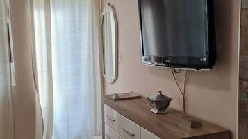 Apartment, 1 Bedroom | Room amenity