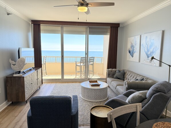 Smart TV, DVD player, foosball, table tennis - Beach Club D- K/Q/TwTwTwTw -Direct Gulf View - Beach - Pool - sleeps 8 (Gulf Shores)