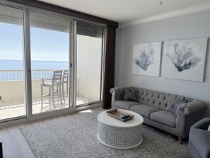 Smart-TV, DVD-Player, Tischfußball, Tischtennisplatte