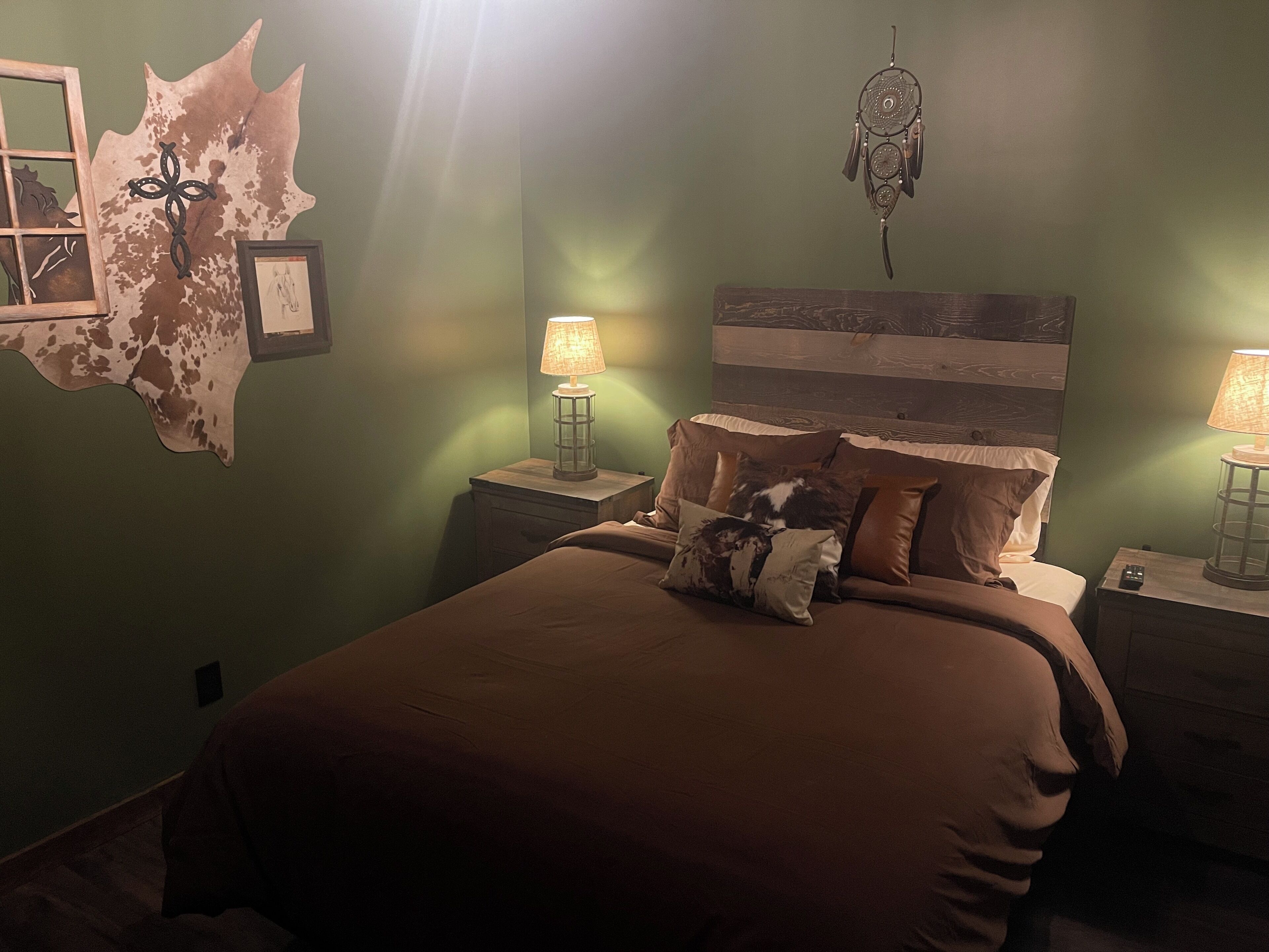 2 室のベッドルーム、アイロン / アイロン台、WiFi (無料)、ベッドシーツ