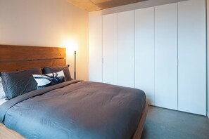 2 habitaciones, tabla de planchar con plancha, wifi y ropa de cama 