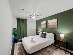 4 bedrooms, desk, iron/ironing board, free WiFi